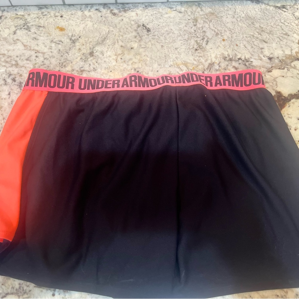Under Armour Women's Black and Orange Shorts size XL - Picture 6 of 8